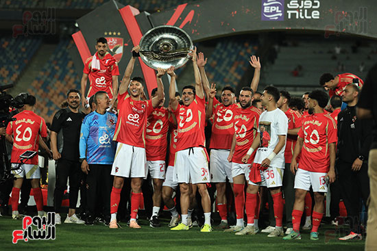 تتويج النادى الأهلى بالدورى المصرى الممتاز تتويج النادى الأهلى بالدورى المصرى الممتاز
