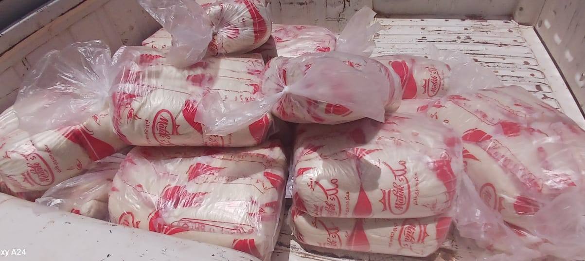 ضبط 300 كيلو سكر ناقص الوزن فى حملات بإسنا