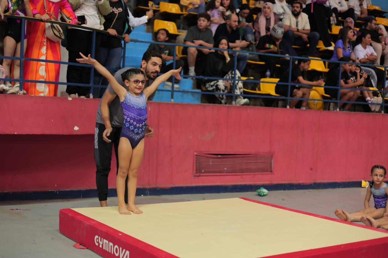 تشجيع الأسرة لها