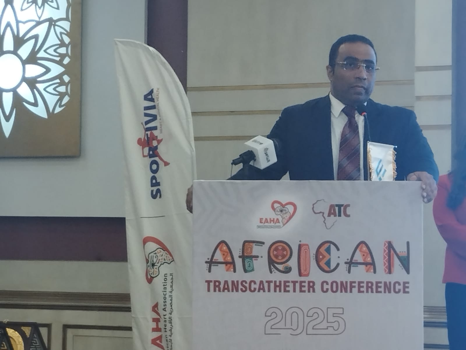 الدكتور احمد اشرف الدكتور احمد اشرف