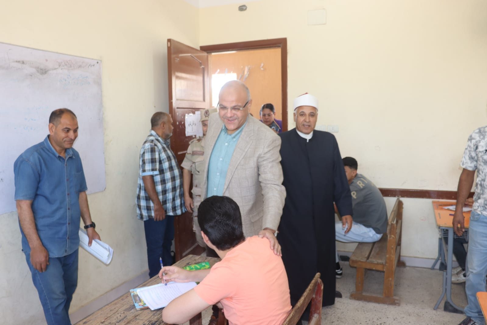 الاطمئنان على سير الامتحانات الاطمئنان على سير الامتحانات