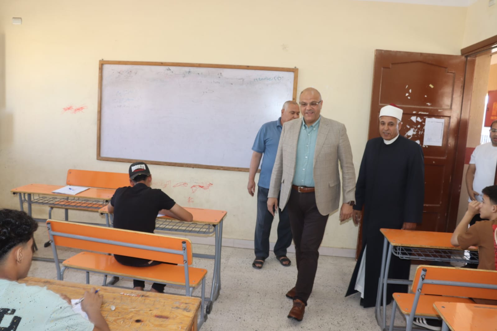 خلال الامتحانات خلال الامتحانات