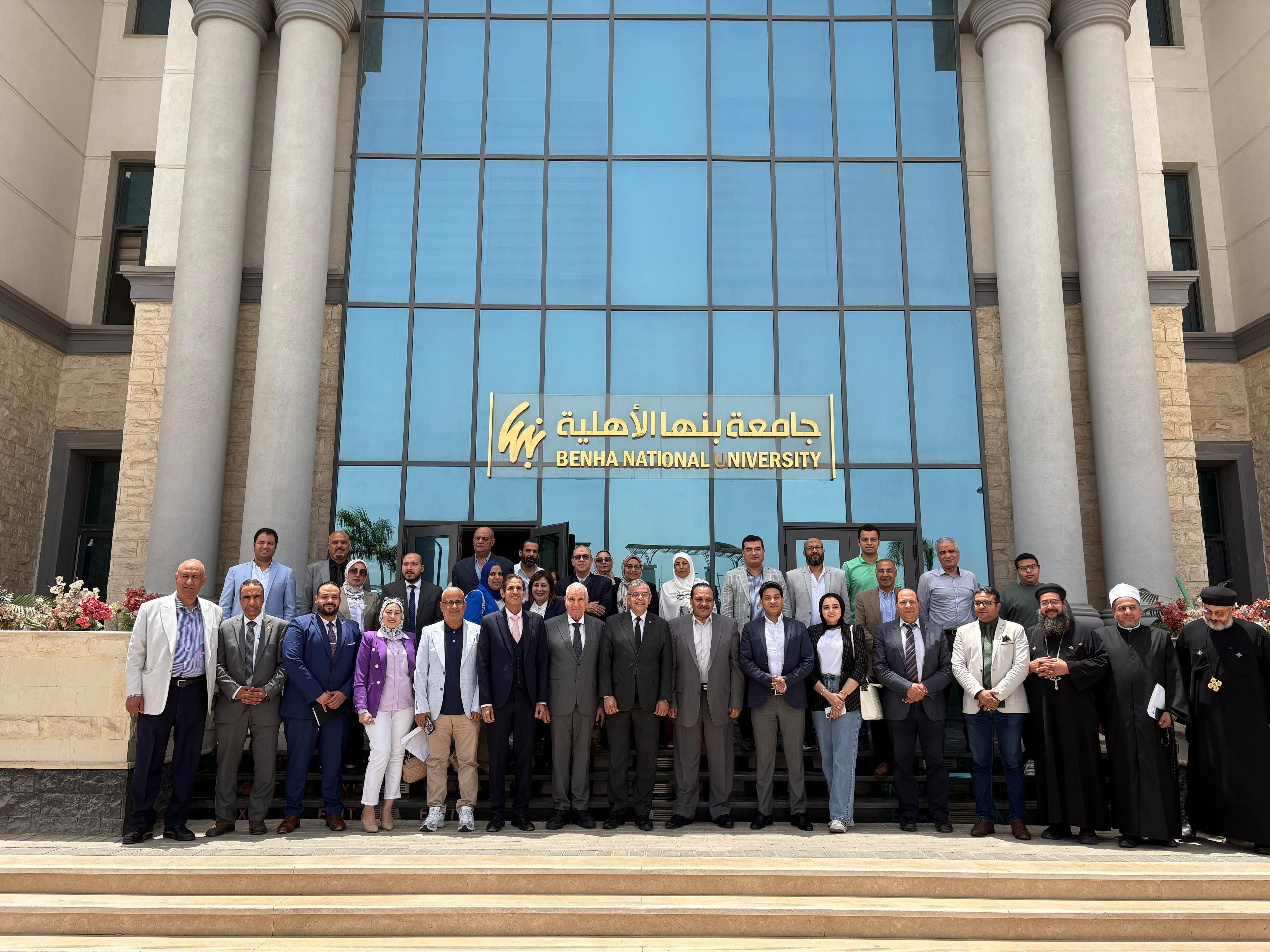 المشاركين بالحوار المجتمعي بجامعة بنها الأهلية