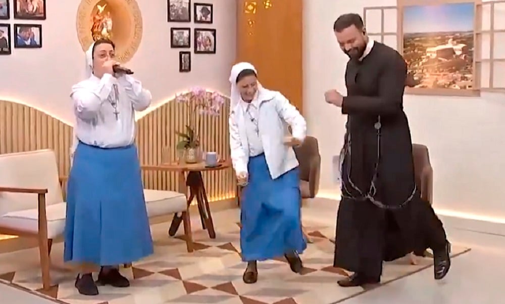 رقص راهبتان برازيليتان بيت بوكس رقص راهبتان برازيليتان بيت بوكس