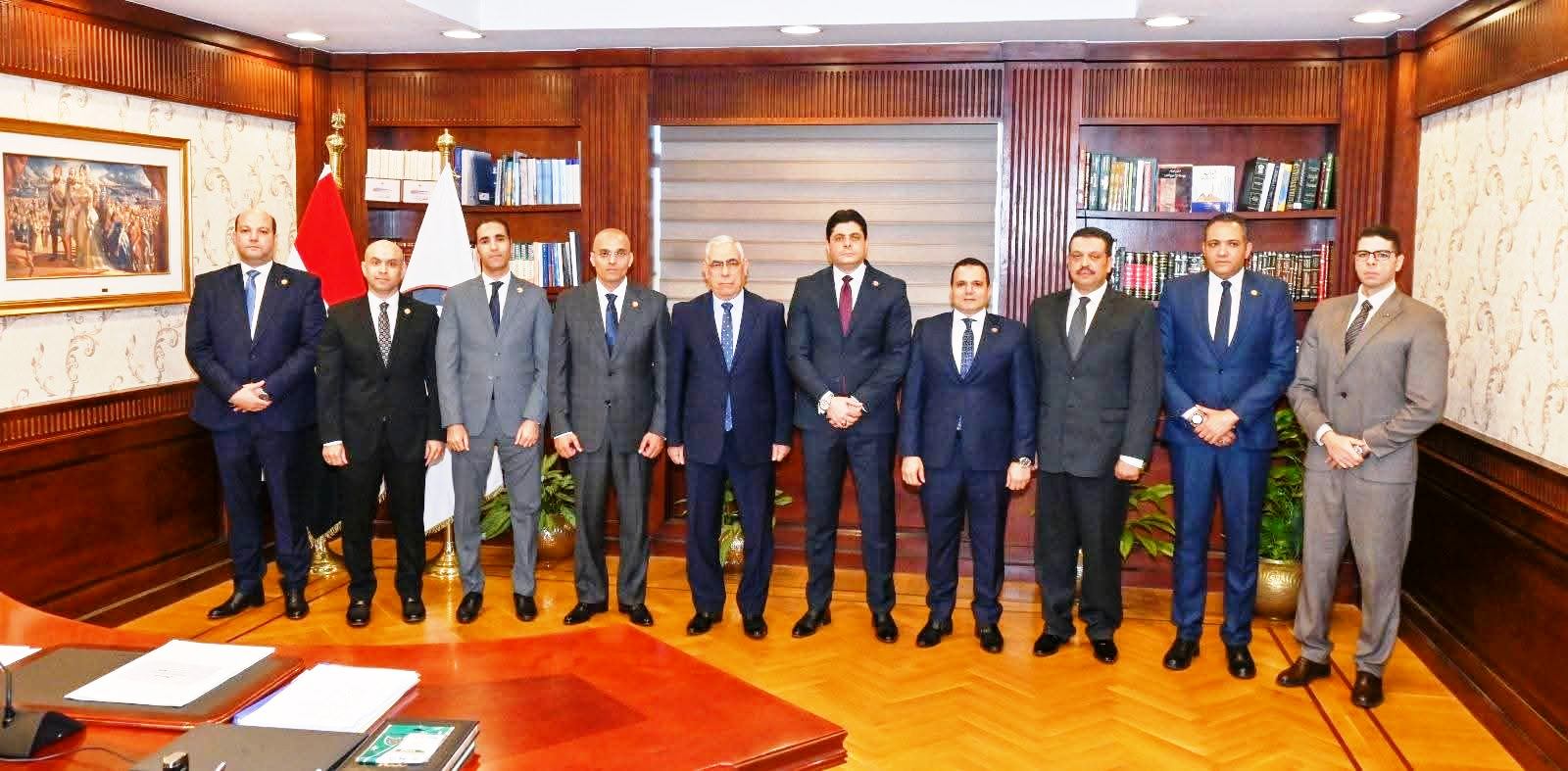 النائب العام يستقبل عددًا من رؤساء الاستئناف للنيابات المتخصصة لعرض الكشوف الانجاز (2)