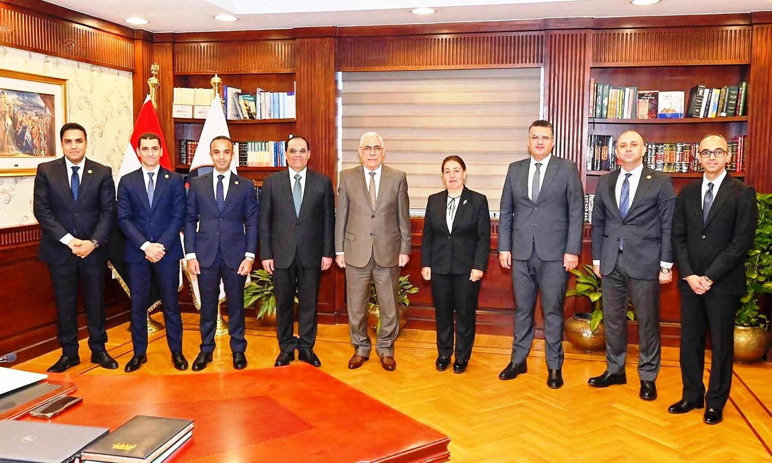 النائب العام يستقبل عددًا من رؤساء الاستئناف للنيابات المتخصصة لعرض الكشوف الانجاز (4)