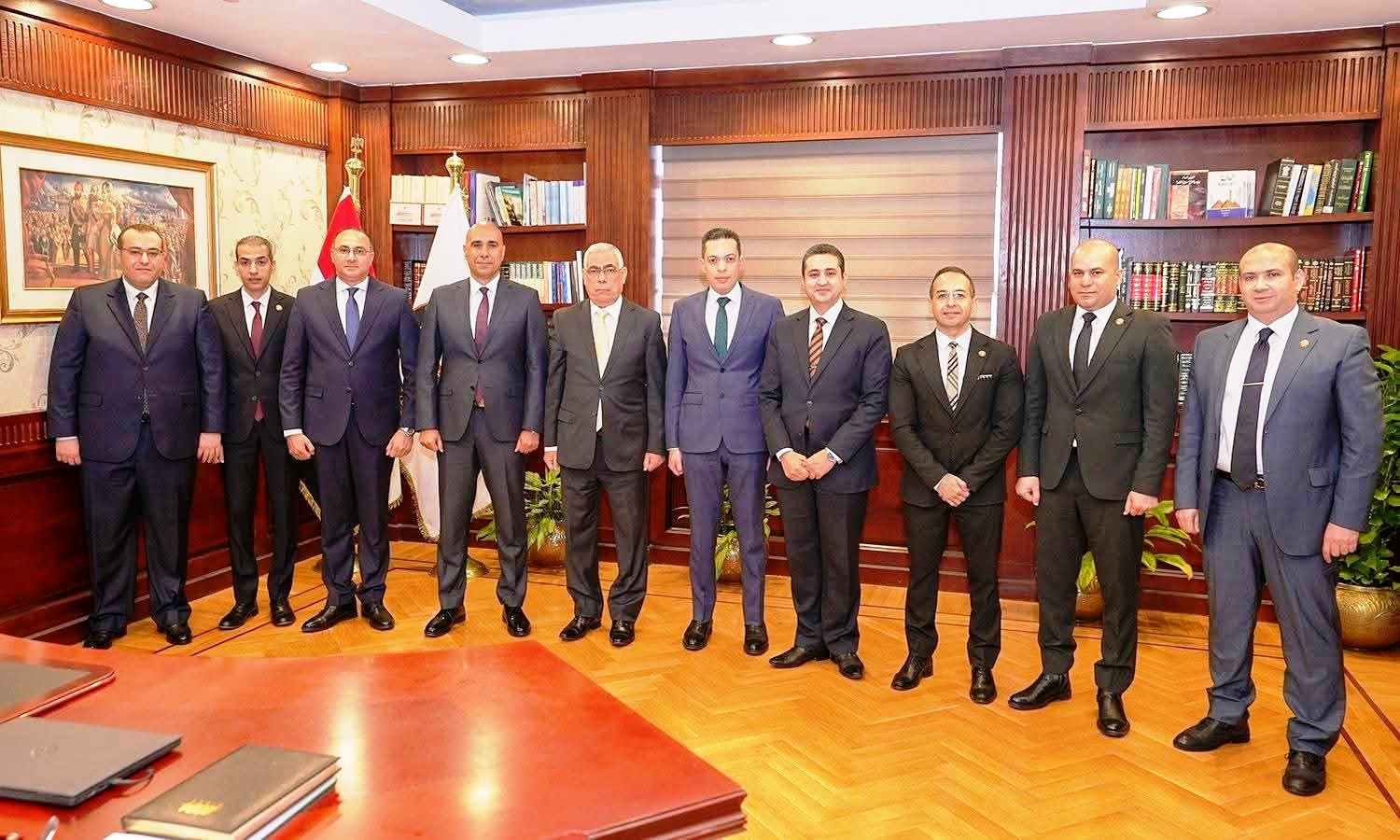 النائب العام يستقبل عددًا من رؤساء الاستئناف للنيابات المتخصصة لعرض الكشوف الانجاز (3)