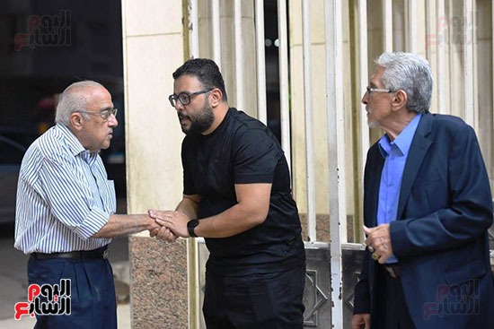 المؤلف اياد صالح يتلقى عزاء والده المؤلف اياد صالح يتلقى عزاء والده