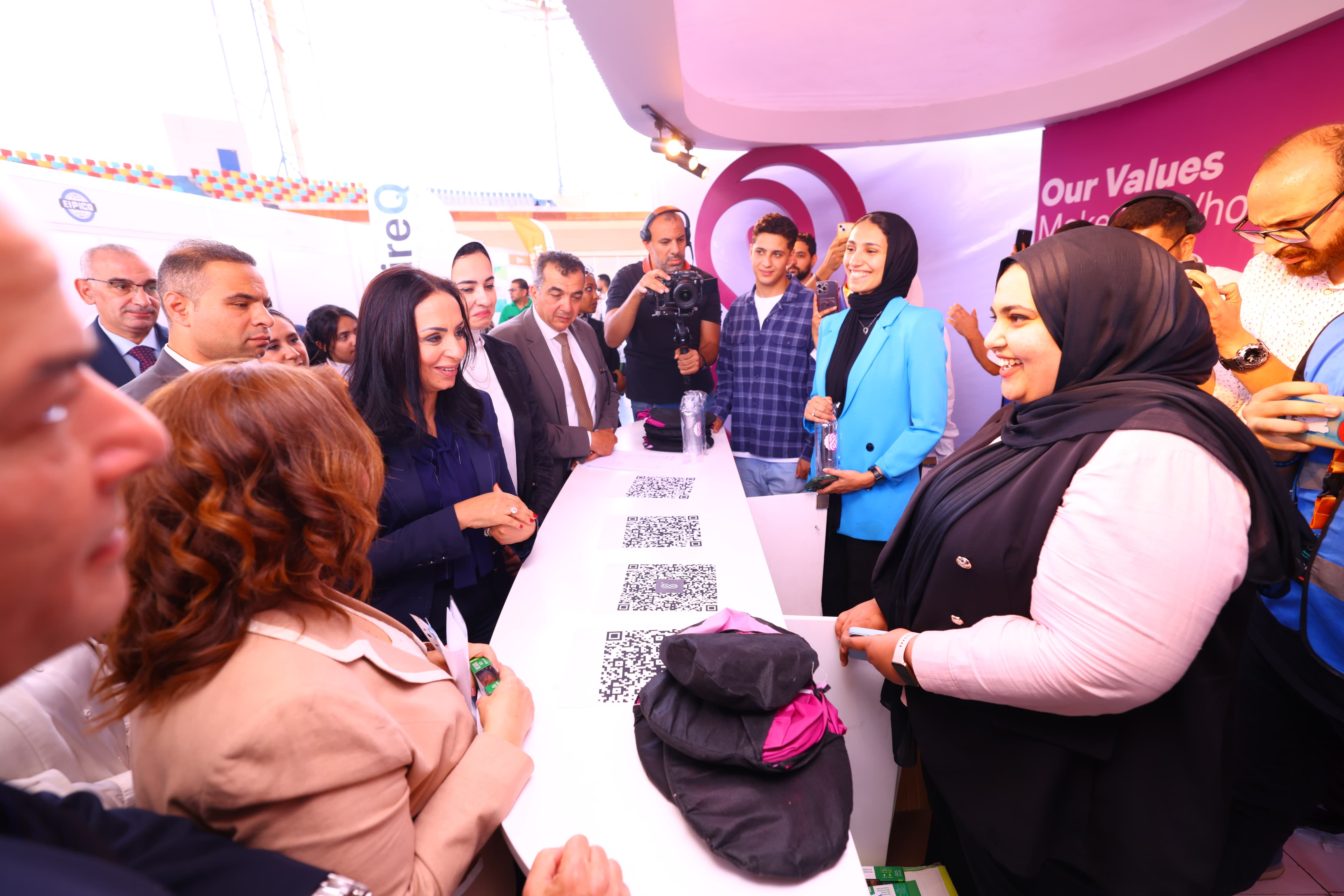 جانب من الزيارة جانب من الزيارة