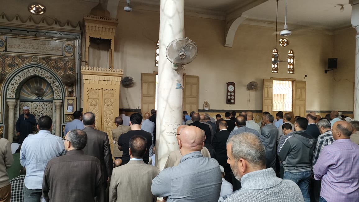 صلاة الجنازة على الزميل الصحفى عادل درة بالغربية صلاة الجنازة على الزميل الصحفى عادل درة بالغربية