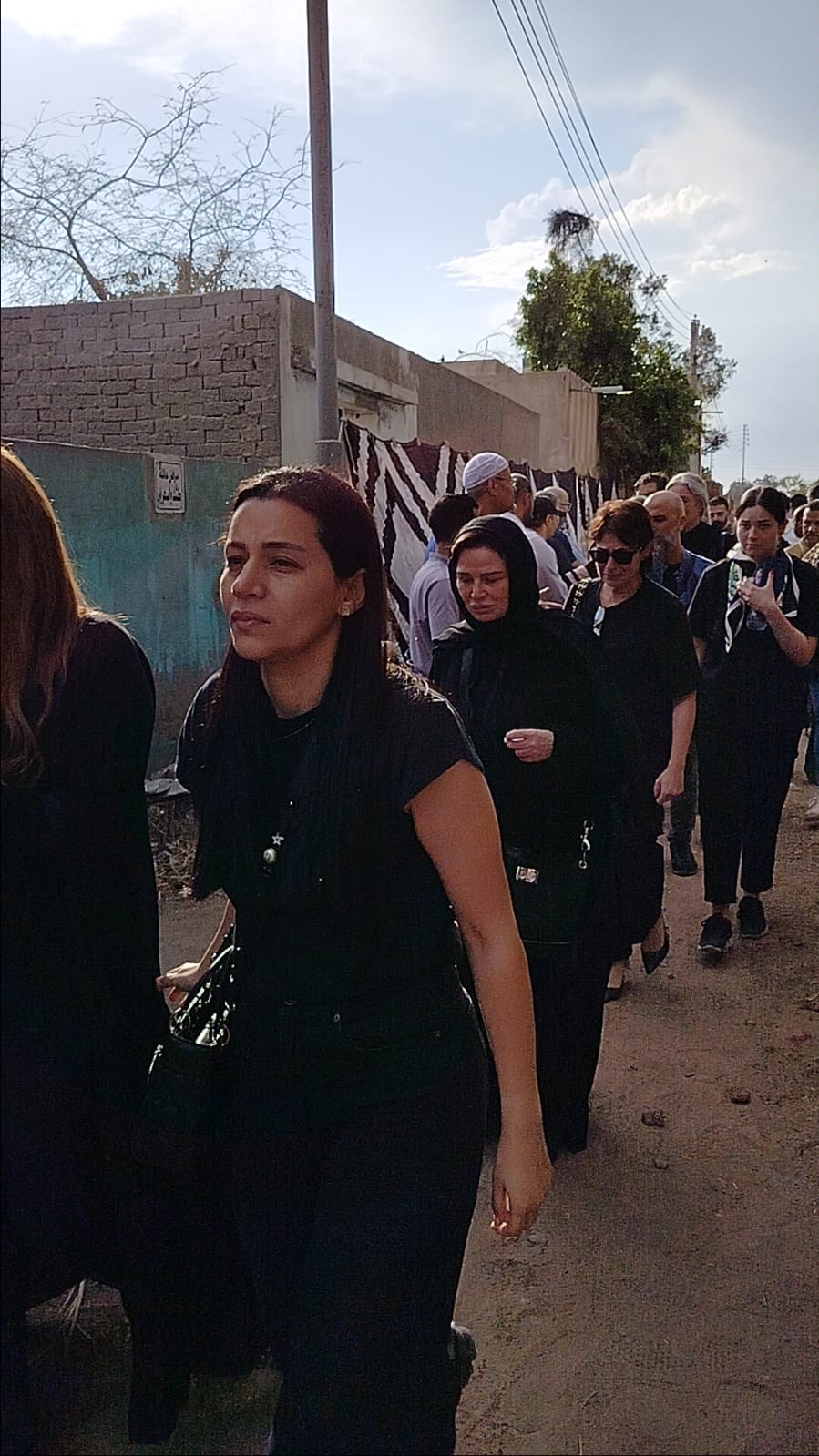 كارول سماحة تودع زوجها وليد مصطفي بمسقط رأسه بالدقهلية كارول سماحة تودع زوجها وليد مصطفي بمسقط رأسه بالدقهلية