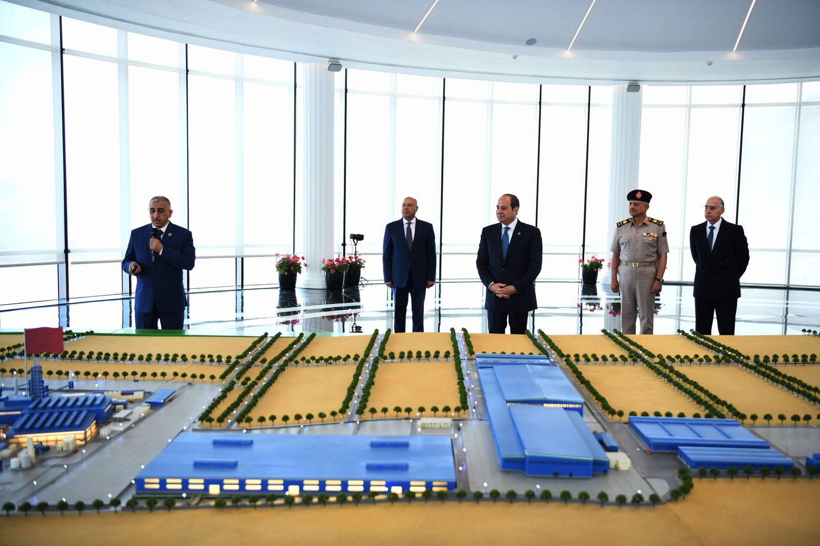 الرئيس السيسي بشركة السويس للصلب الرئيس السيسي بشركة السويس للصلب