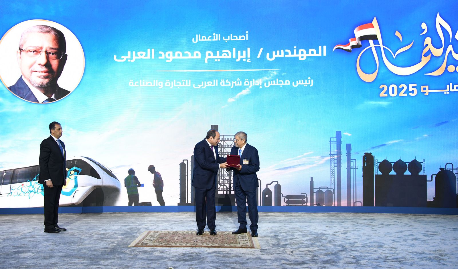 الرئيس السيسي يكرم عدد من المتميزين الرئيس السيسي يكرم عدد من المتميزين