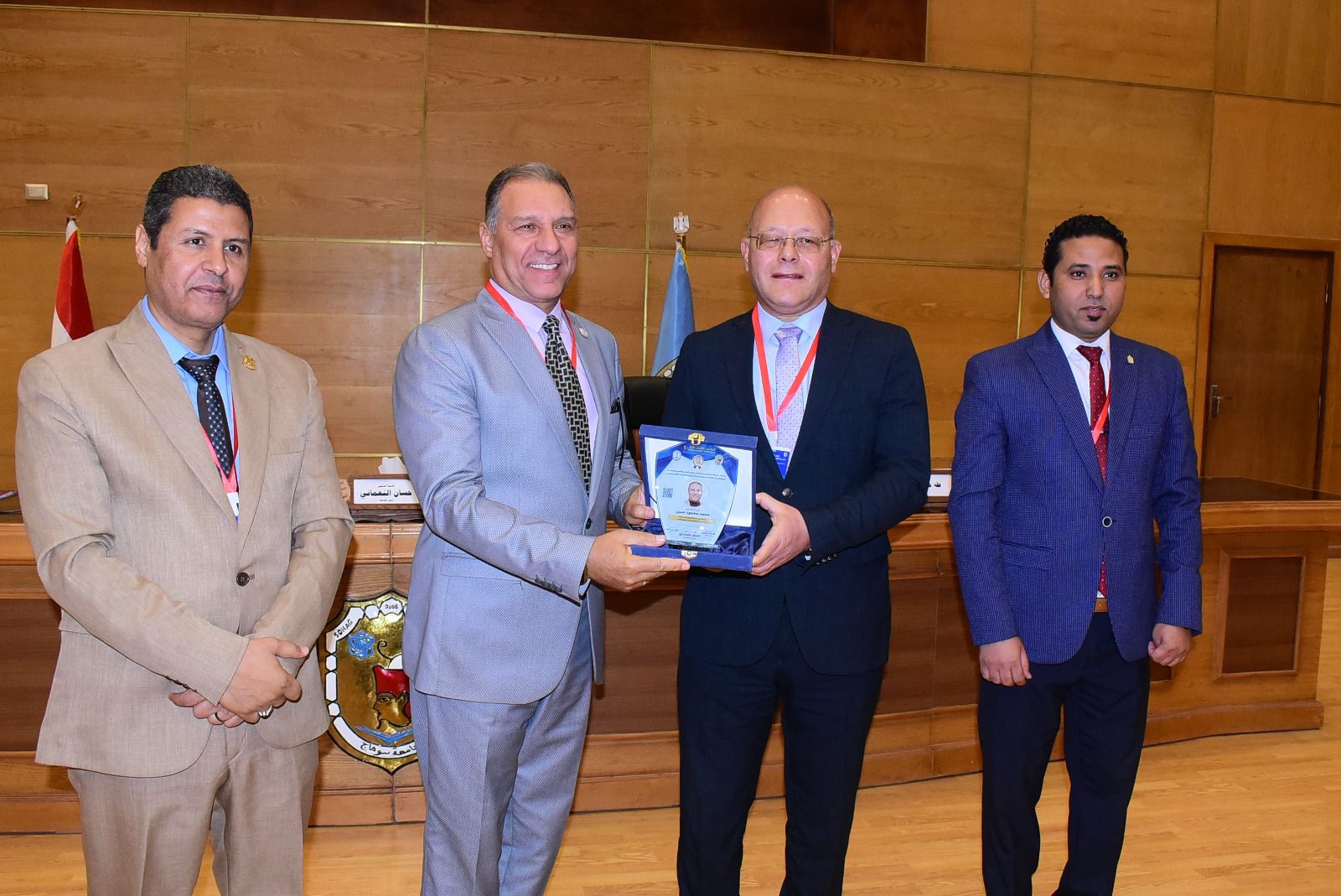 تسليم الدروع 