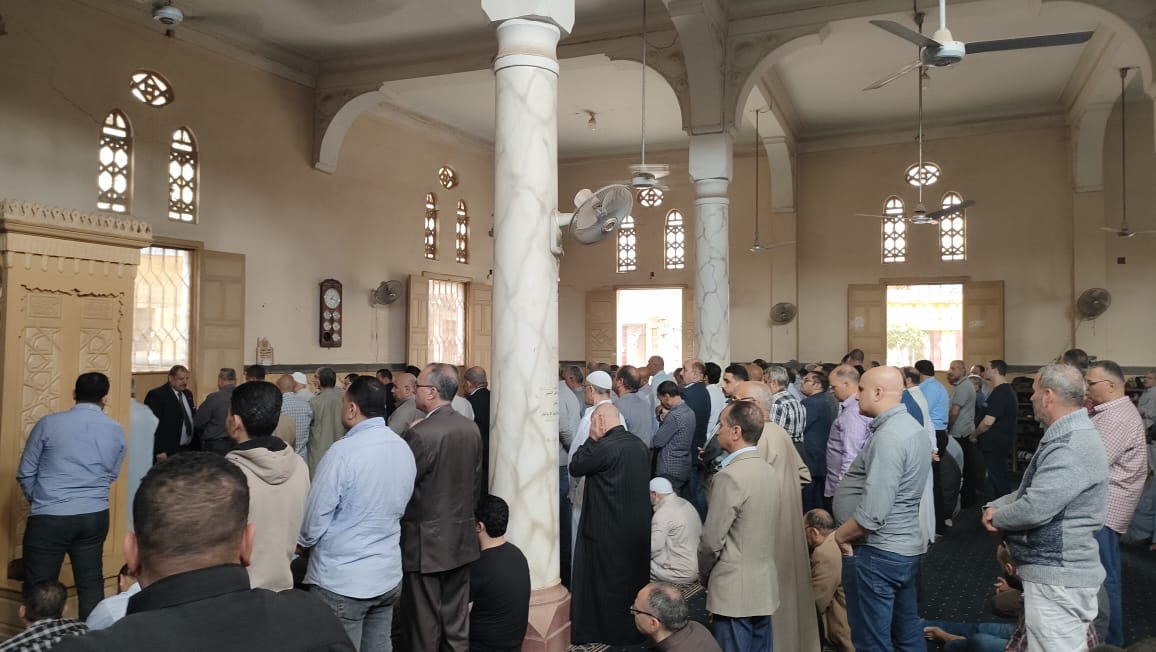 صلاة الجنازة على الزميل الصحفى عادل درة صلاة الجنازة على الزميل الصحفى عادل درة