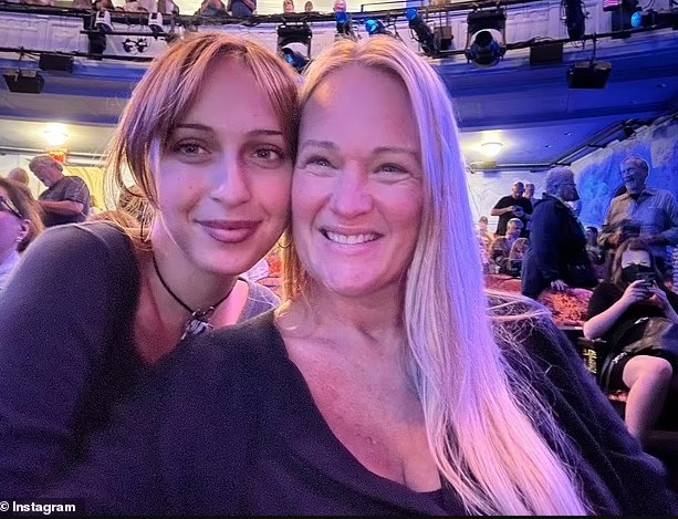 آيدان ووالدتها