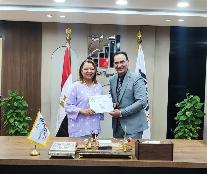 تكريم الدكتورة غادة جبارة للدكتور إيهاب صبري تكريم الدكتورة غادة جبارة للدكتور إيهاب صبري
