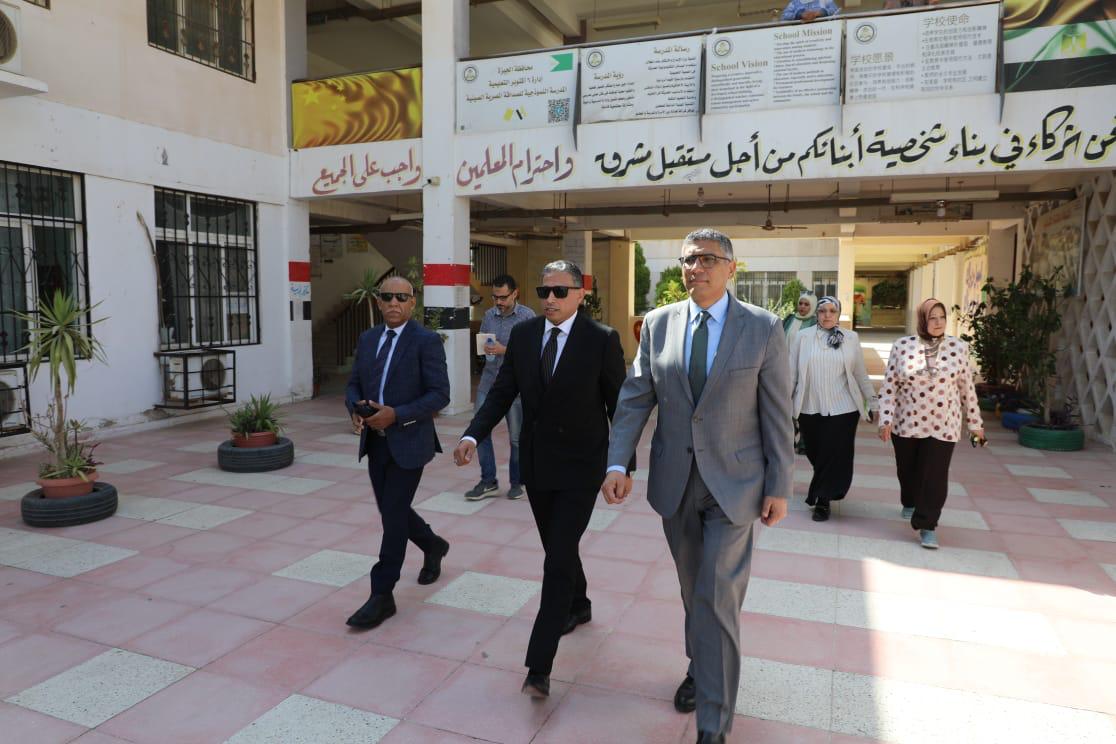 محافظ الجيزة يتفقد لجان الشهادة الإعدادية ببولاق الدكرور والهرم وأكتوبر (2)
