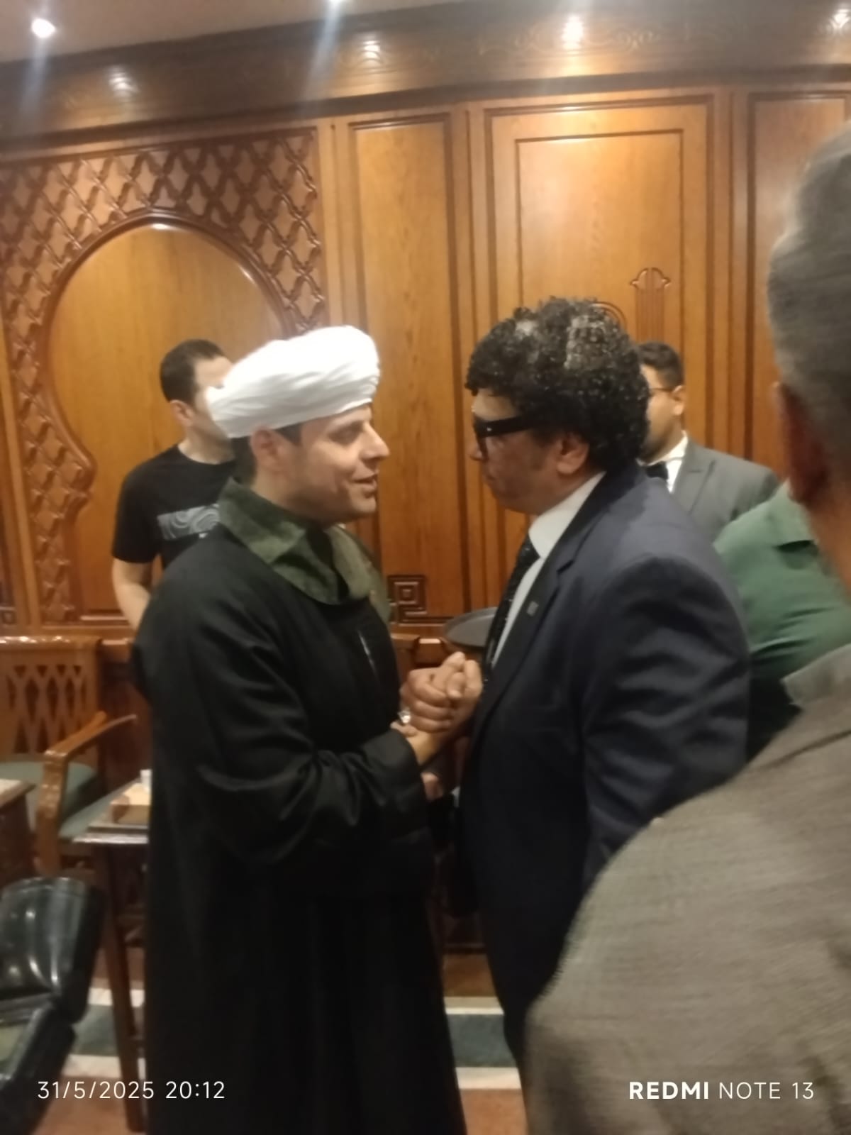 خالد جلال وحمادة الموجي ومحمود التهامي وخالد داغر اول الحاضرين عزاء والد رىيس دار الأوبرا (2)