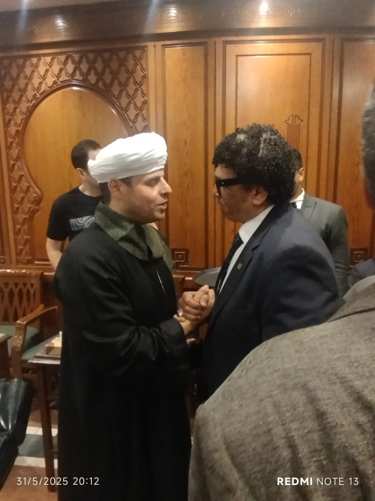 خالد جلال وحمادة الموجي ومحمود التهامي وخالد داغر اول الحاضرين عزاء والد رىيس دار الأوبرا (3)