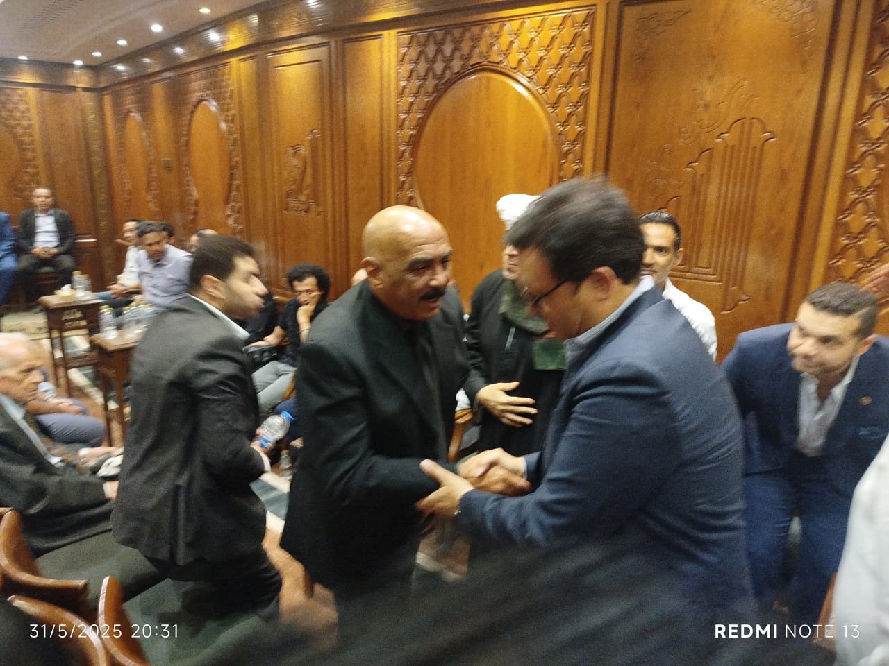 خالد جلال وحمادة الموجي ومحمود التهامي وخالد داغر اول الحاضرين عزاء والد رىيس دار الأوبرا (4)