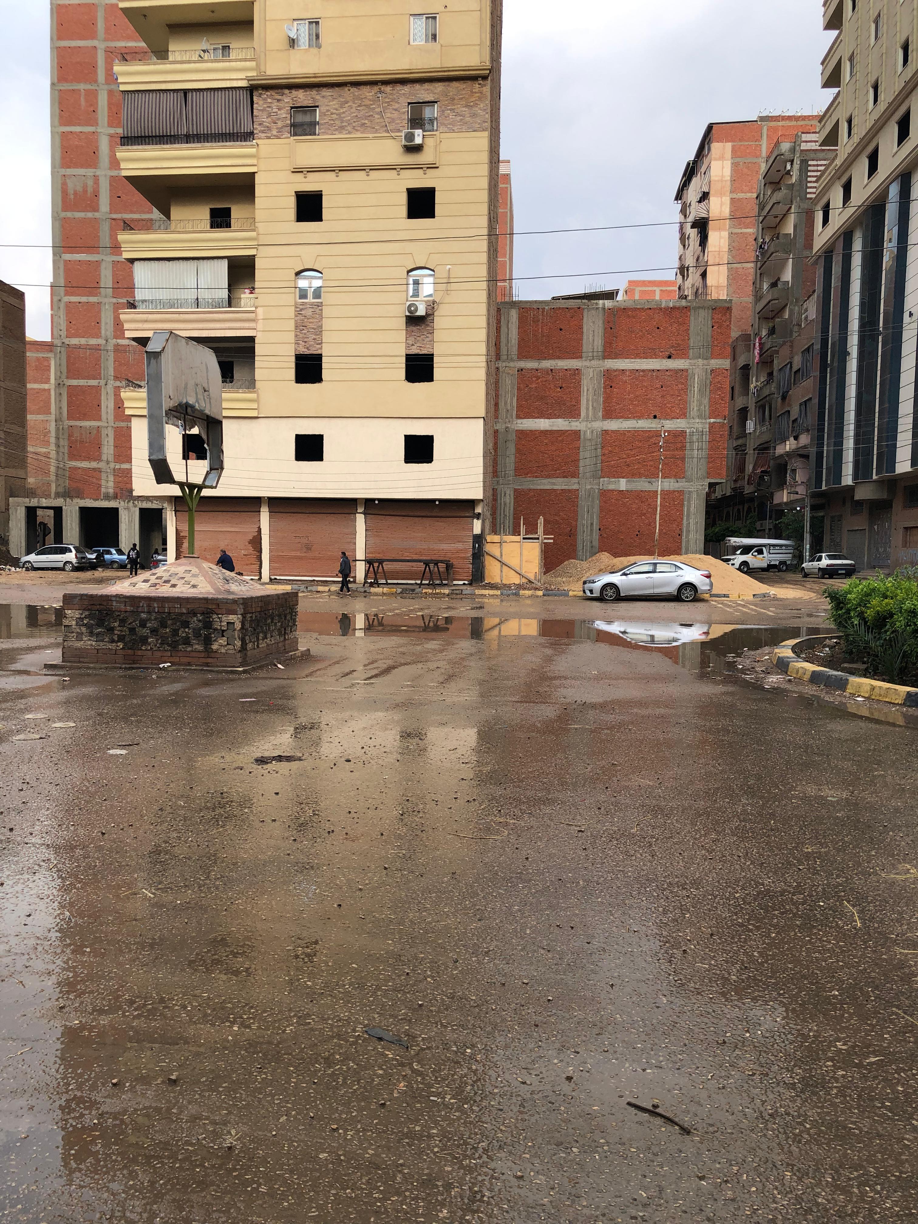 المياه في الشوارع بعد سقوط الأمطار المياه في الشوارع بعد سقوط الأمطار