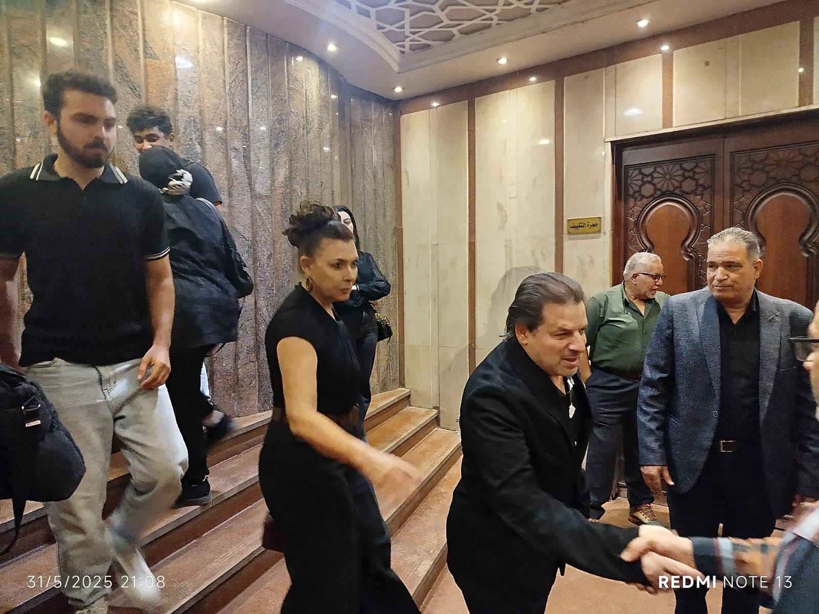 مصطفي كامل وانوشكا ونادية مصطفي وتامر عبدلمنعم وريهام عبد الحكيم يشاركون في عزاء والد رئيس الاوبرا (1)