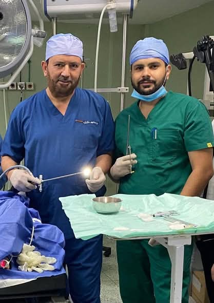 الدكتور محمود متولى قائد الفريق الجراحي