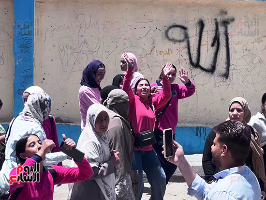خروج طالبات الشهادة الإعدادية بعد اداء امتحان مادتي اللغة العربية والدين (10)