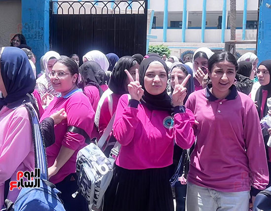 طالبات الشهادة الإعدادية في محافظة الجيزة (6)