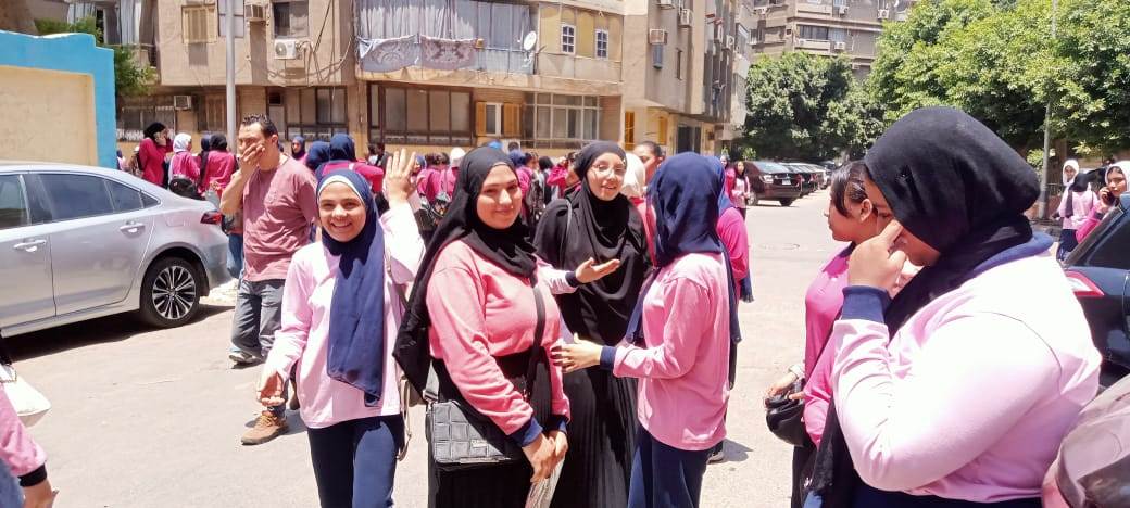 طالبات الشهادة الإعدادية يؤدون امتحاني اللغة العربية والتربية الدينية (1)