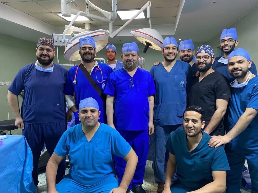الفريق الجراحي بالمستشفى