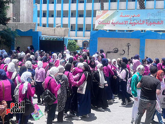 طالبات الشهادة الإعدادية في محافظة الجيزة (7)