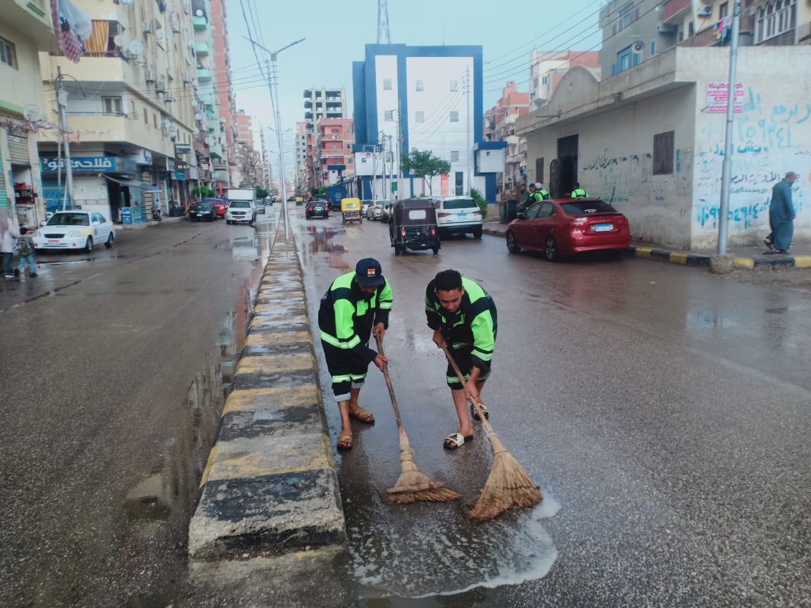 كنس الشوا رع من مياه الأمطار كنس الشوا رع من مياه الأمطار