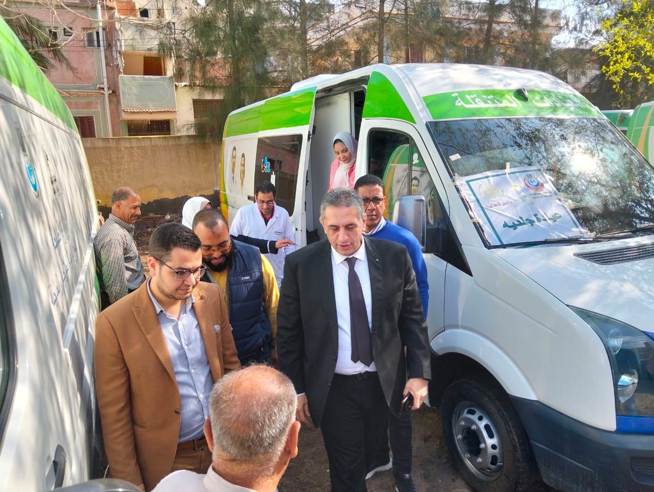 القافلة الطبية تقدم الخدمات الطبية لأهالي قرية بكفر الشيخ
