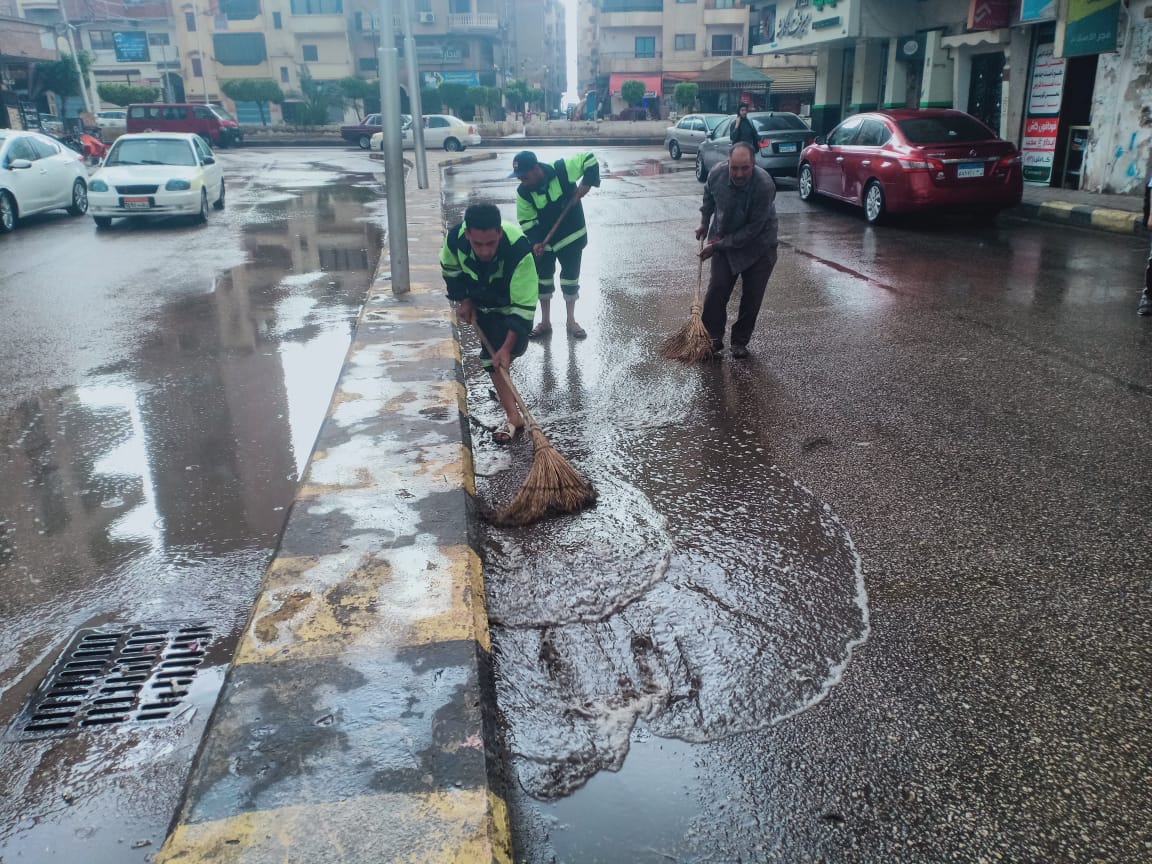 رفع مياه الأمطار من الشوارع رفع مياه الأمطار من الشوارع
