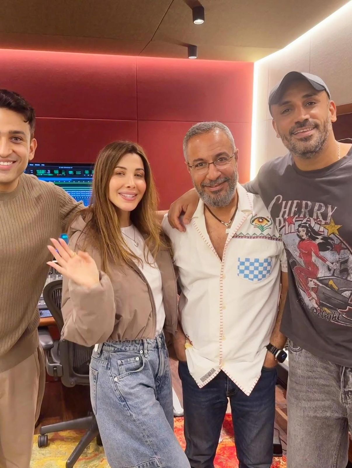 نانسى عجرم والملحن محمد يحيى والشاعر تامر حسين و الموزع طارق مدكور