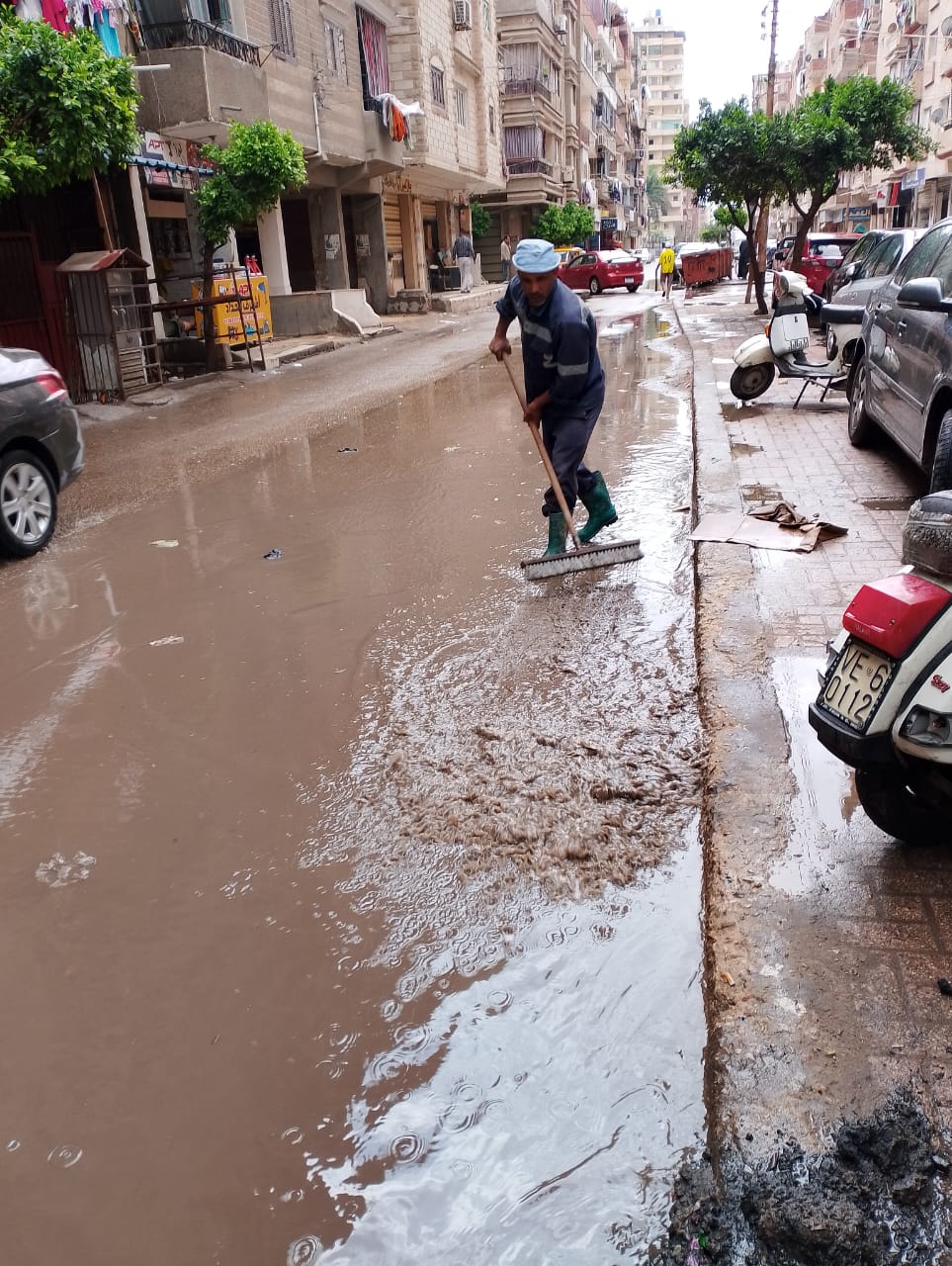 جانب من رفع مياه الأمطار بكفر الشيخ جانب من رفع مياه الأمطار بكفر الشيخ