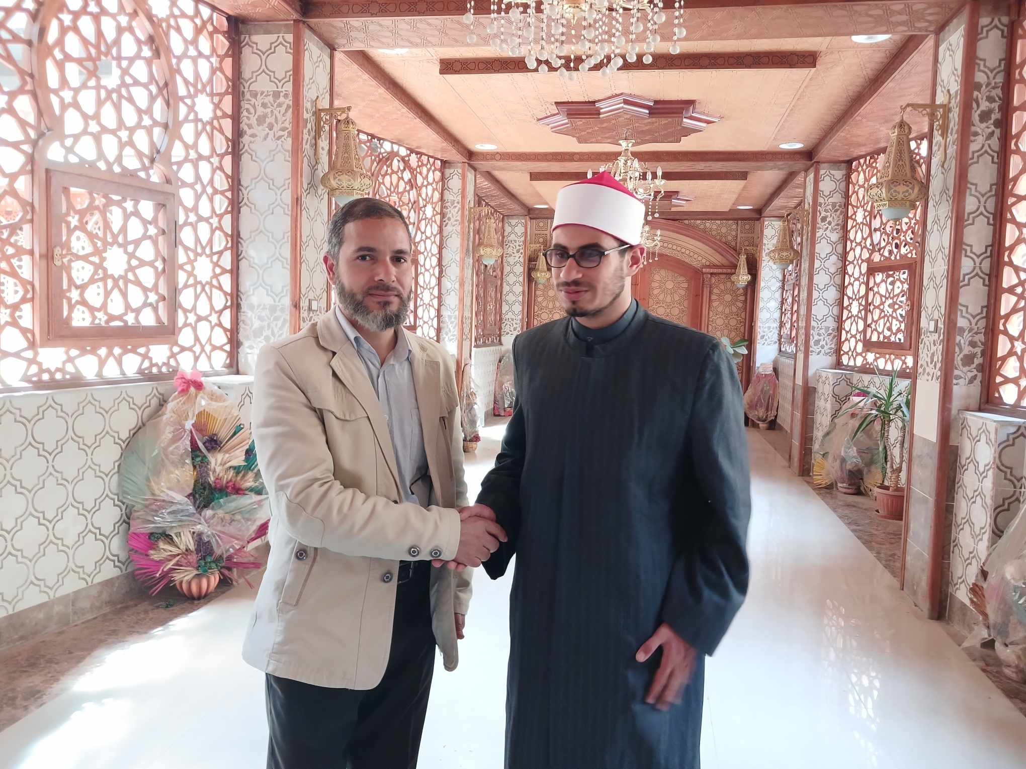 عبد الله مع اعضاء هيئة التدريس بالكلية عبد الله مع اعضاء هيئة التدريس بالكلية