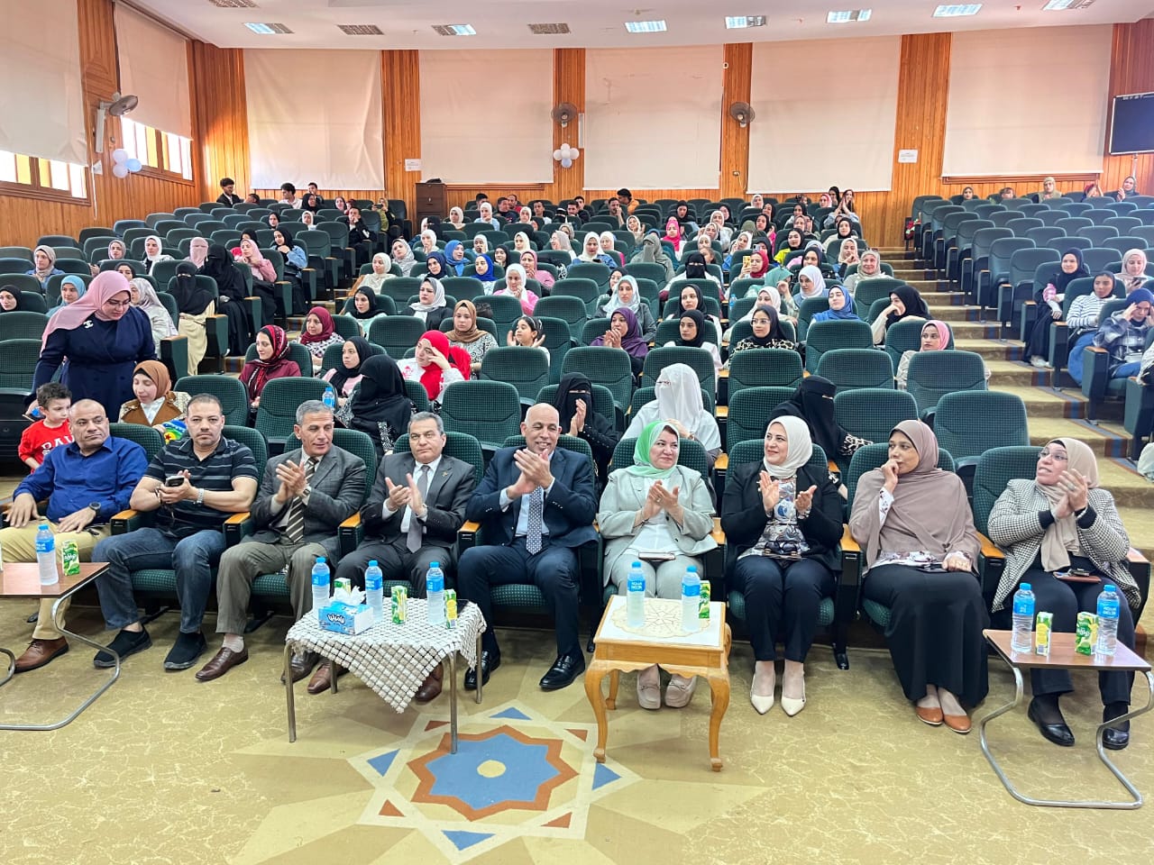 الحضور خلال المعرض