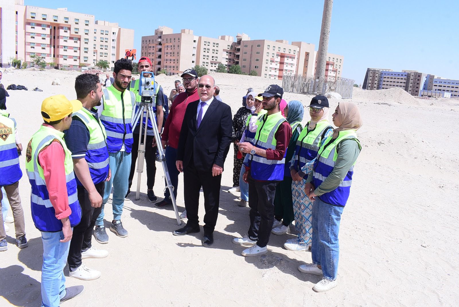 صورة تذكارية مع طلاب مساحة 