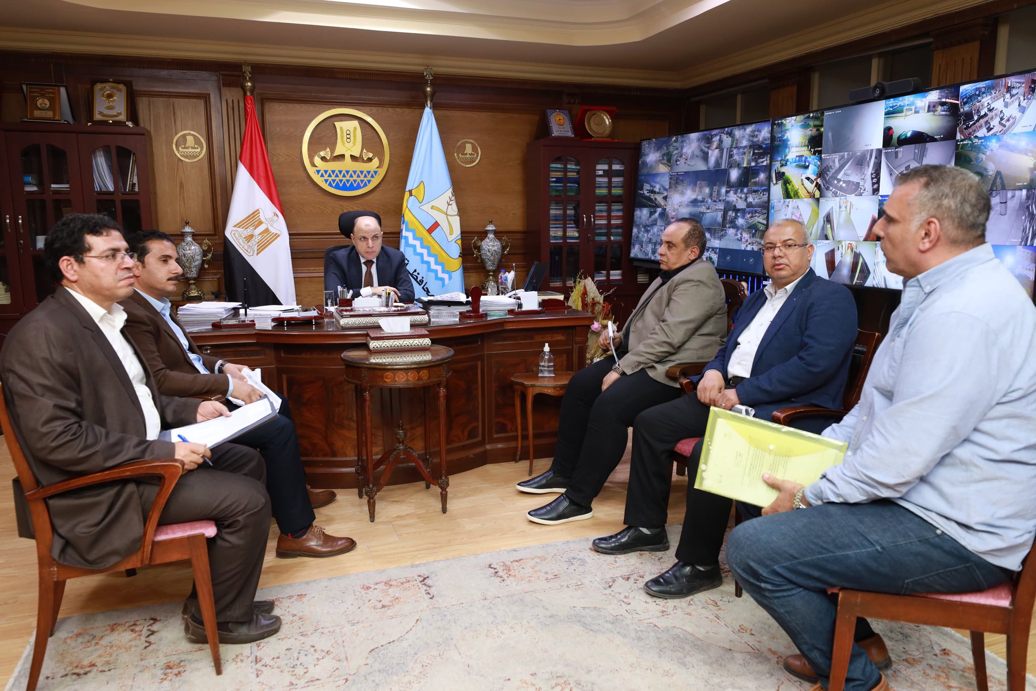 محافظ كفر الشيخ يتعرف على شكاوى المواطنين بمكتبه محافظ كفر الشيخ يتعرف على شكاوى المواطنين بمكتبه