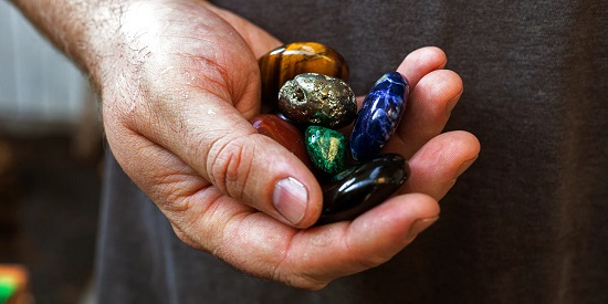 أحجار كريمة للرجال