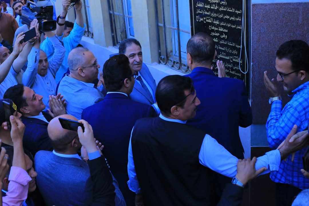 محافظ سوهاج يزيح الستار محافظ سوهاج يزيح الستار