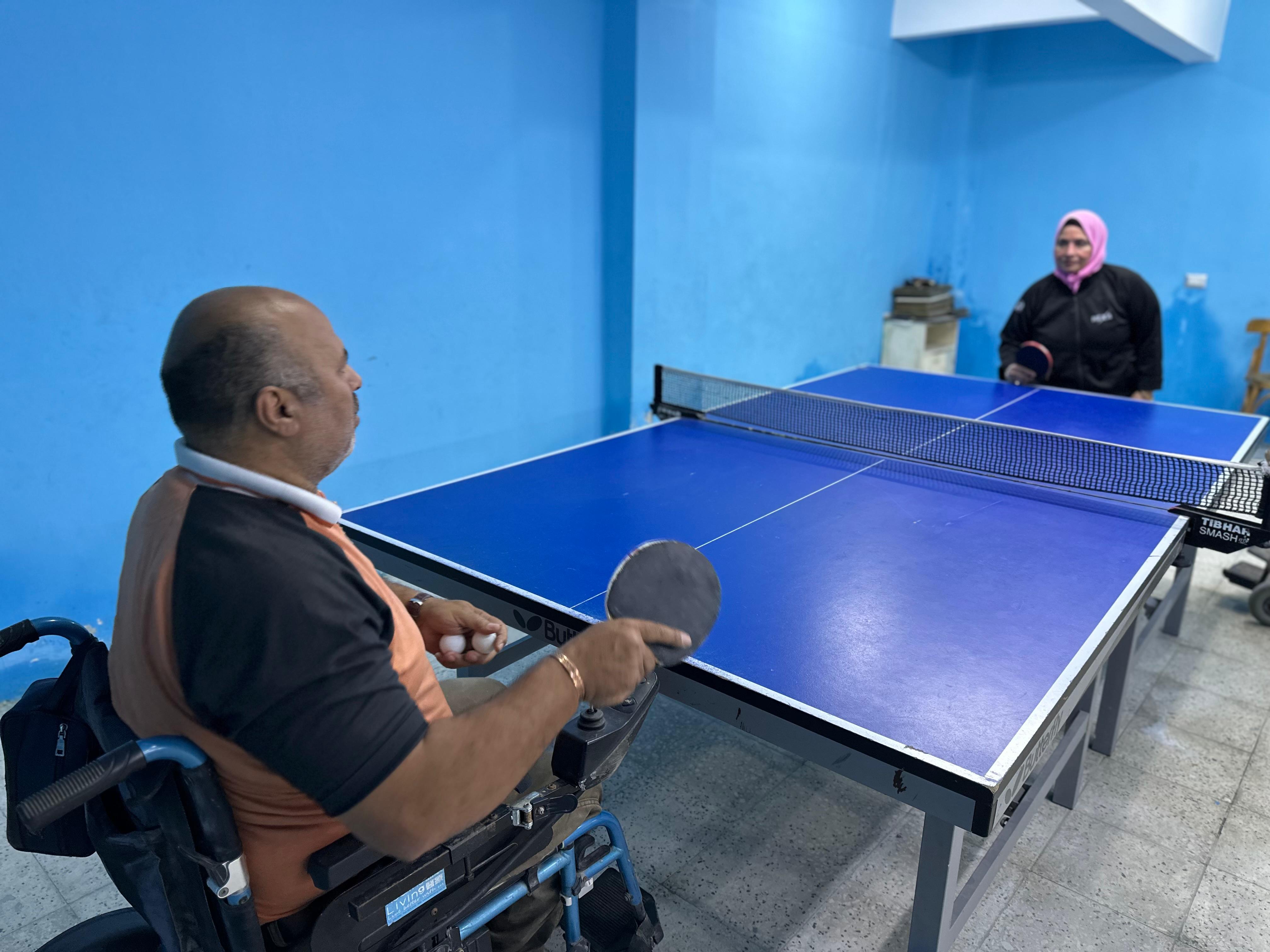 خلال ممارستهم التنس طاولة