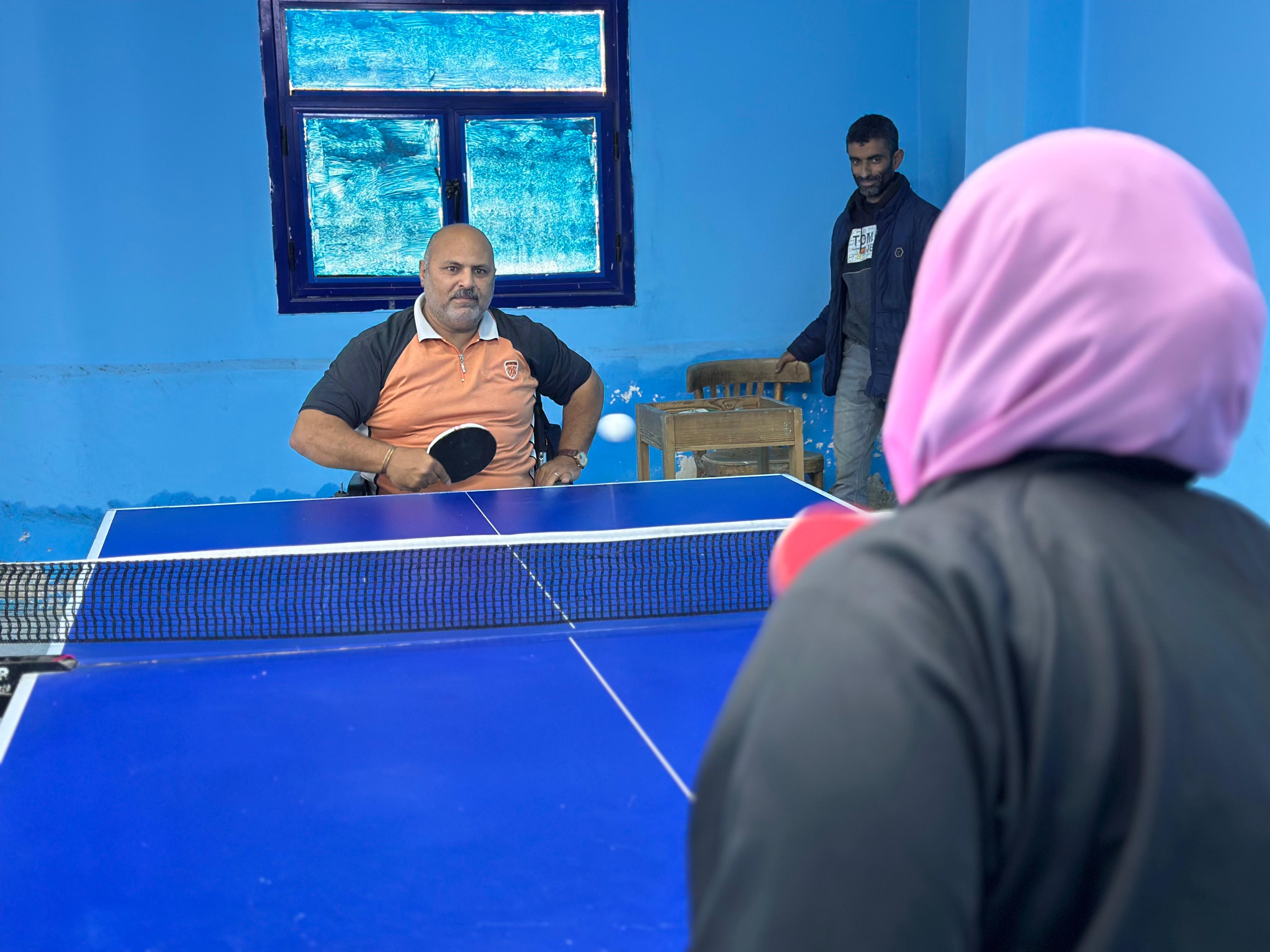 ممارسة التنس طاولة