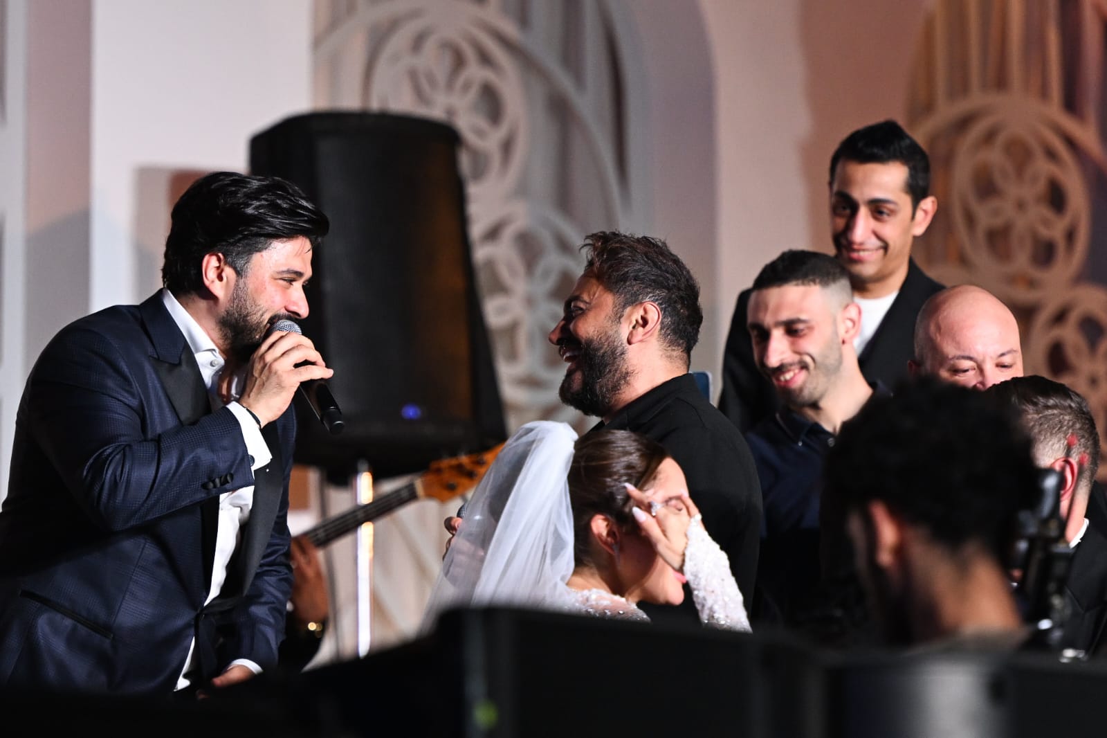 مصطفى حجاج يغنى وتامر حسنى متواحد فى حفل زفاف رنا رئيس مصطفى حجاج يغنى وتامر حسنى متواحد فى حفل زفاف رنا رئيس