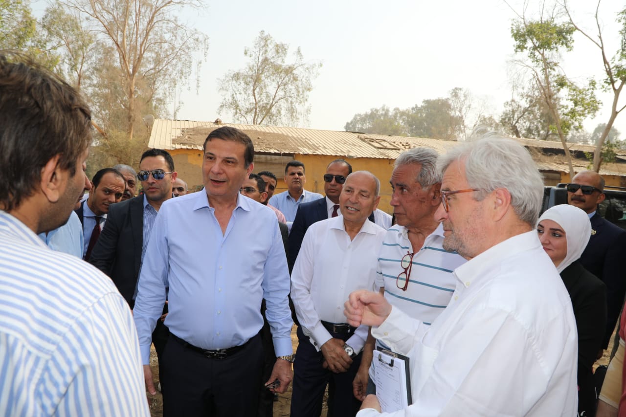 وزير الزراعة ومحافظ القاهرة يتفقدان محطة الزهراء للخيول العربية الأصيلة (4)