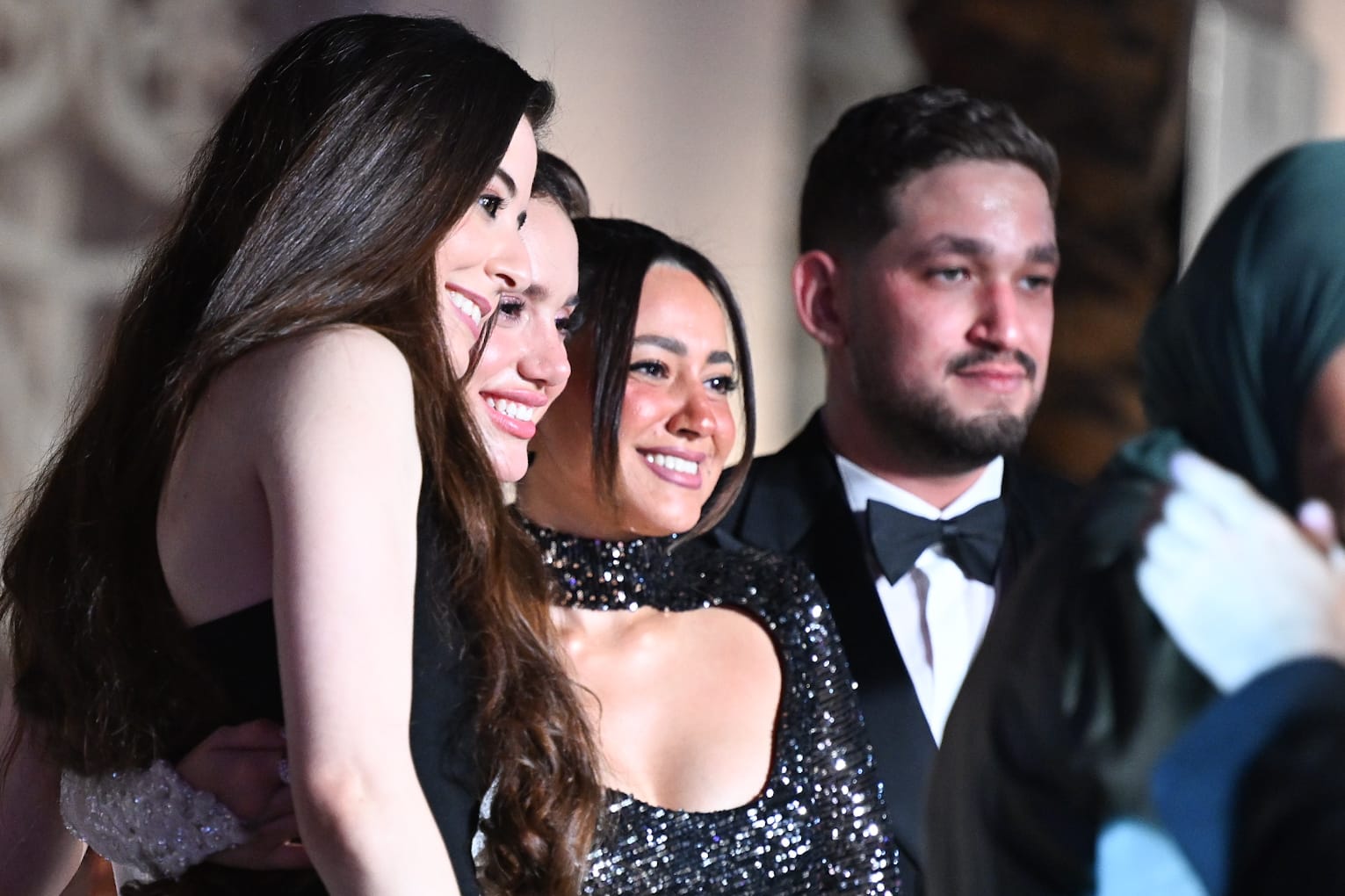 هند عبد الحليم وسارة نور مع رنا رئيس وزوجها هند عبد الحليم وسارة نور مع رنا رئيس وزوجها