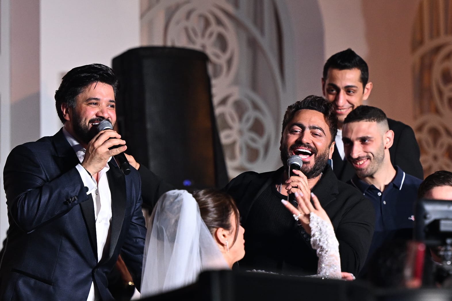 تامر حسنى ومصطفى حجاج يغنيان فى حفل زفاف رنا رئيس تامر حسنى ومصطفى حجاج يغنيان فى حفل زفاف رنا رئيس